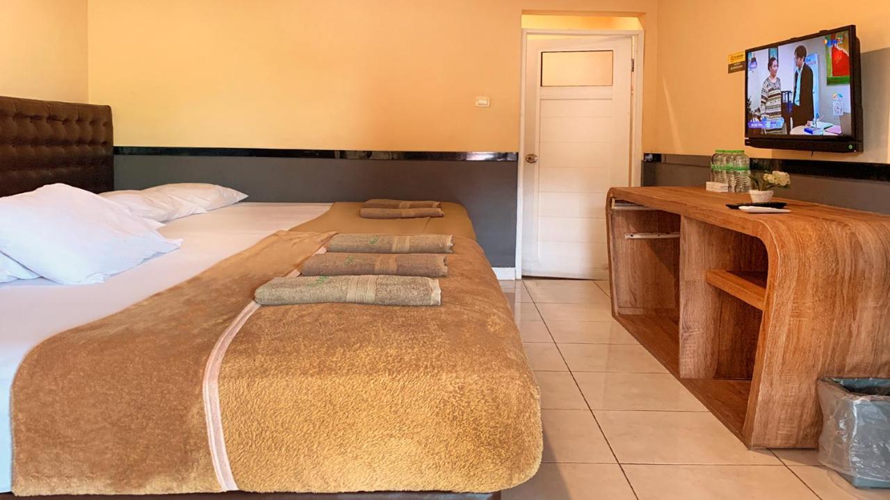 Omah Pelem Syariah Hostel Semarang Luaran gambar